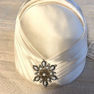 Vintage 1950 white woman’s hat.